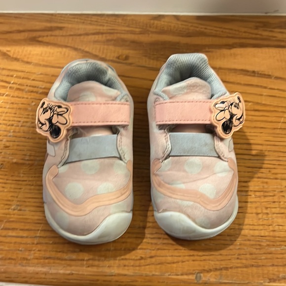 Adidas Minnie Mouse Pink and White Toddler Sneakers size 6 - Picture 2 of 9